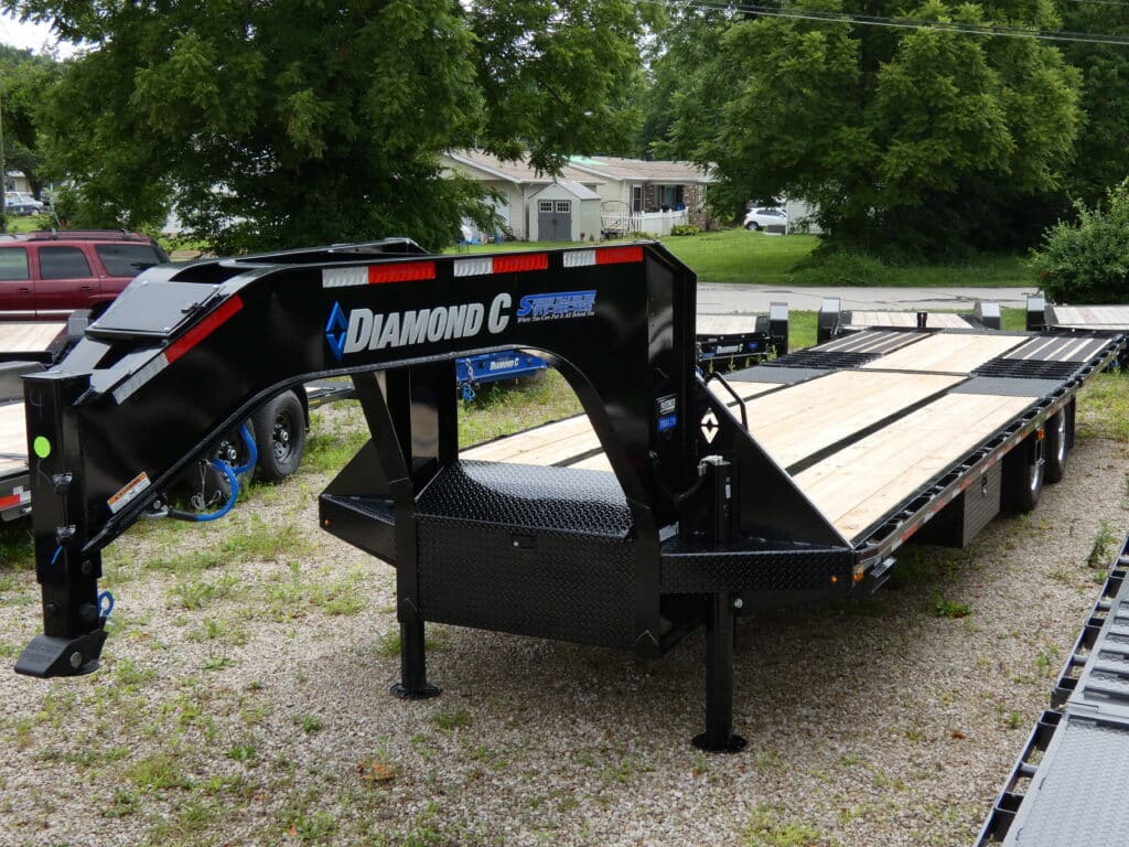 2025 Diamond C FMAX210 HDT 102″x 32′ 25k Hydraulic Dovetail Equipment Tailer Stock #302571 Goose Neck Trailer - Spencer Trailers