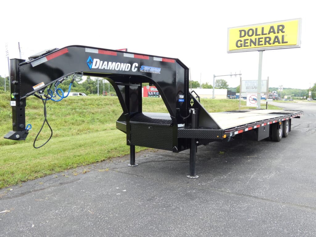 2025 Diamond C FMAX210 HDT 102"x 32' 25k Hydraulic Dovetail Equipment Trailer Stock #302981 Goose Neck Trailer - Spencer Trailers