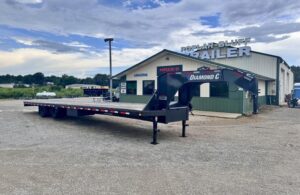 2024 Diamond C FMAX212 40' x 102" Fleetneek 25.9k GVWR Straight Deck Air Ride