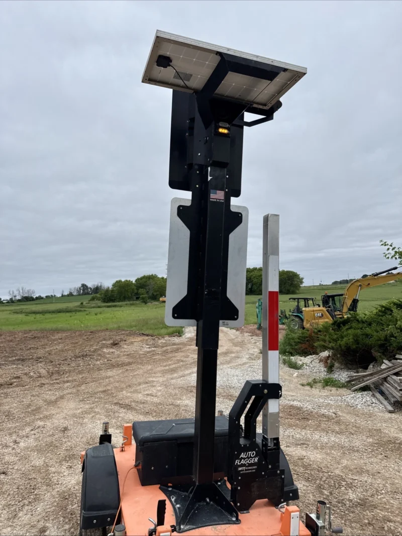 2020 Safety Technologies Sign Flagger Sign Works Good Auto Flagger Can Ship - Image 3
