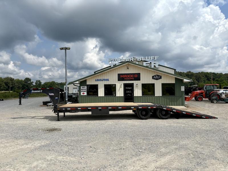 2026 Diamond C FMAX210 2.0 32' x 102" Engineered Beam 25k W/ Hydraulic Dovetail