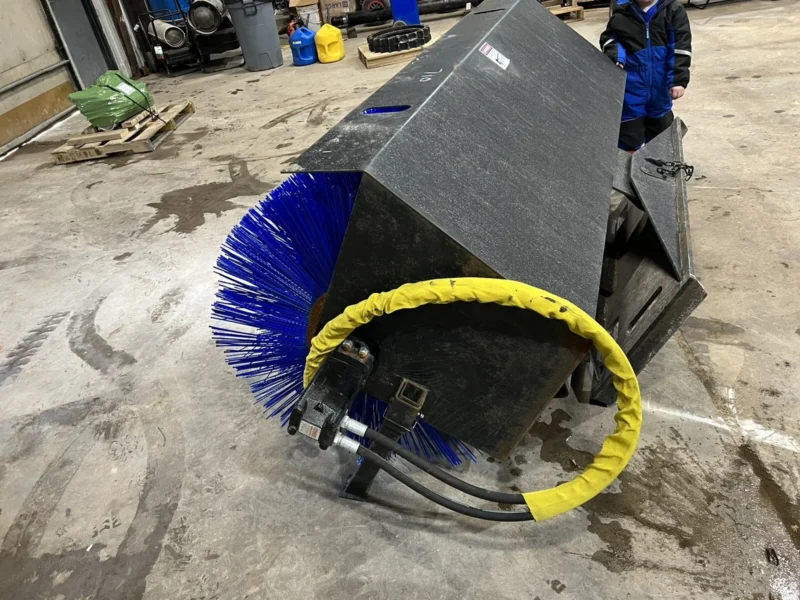 72" skid steer sweeper MS Attachments NEW - Image 5