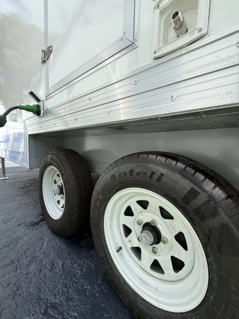 4-Stall Luxury Restroom Trailer - Image 11