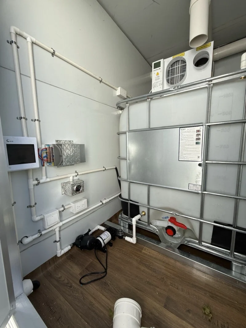 4-Stall Luxury Restroom Trailer - Image 14