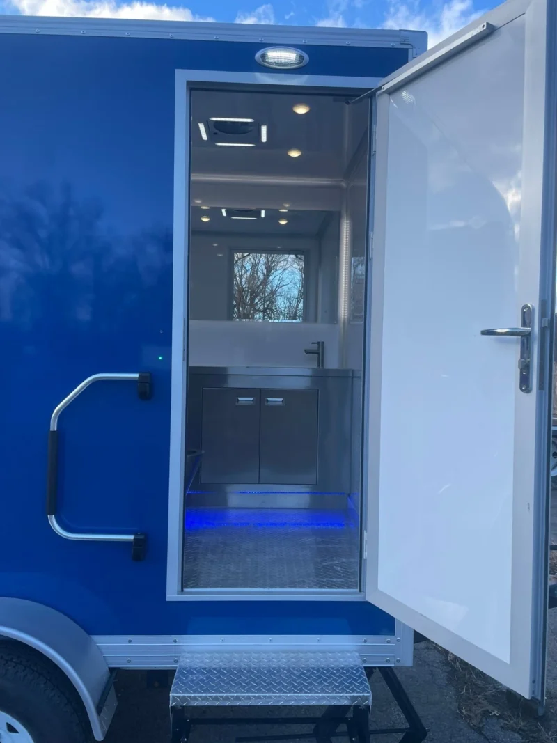 New luxury Restroom Trailer, Trailer Manufacturers, Mobile Bathroom Porta potty - Image 3