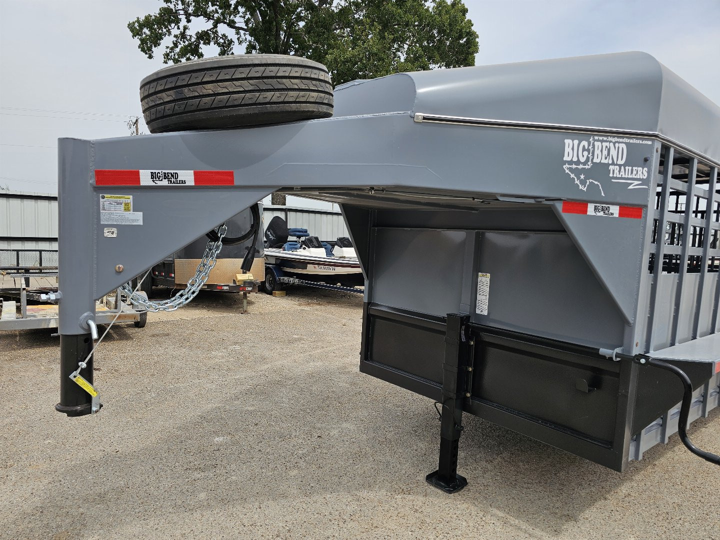 2025 Big Bend 6'8"X24' 3/4 TOP Stock / Stock Combo Trailer - Image 3