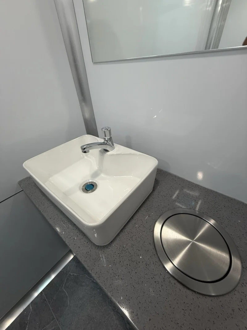 4-Stall Luxury Restroom Trailer - Image 7