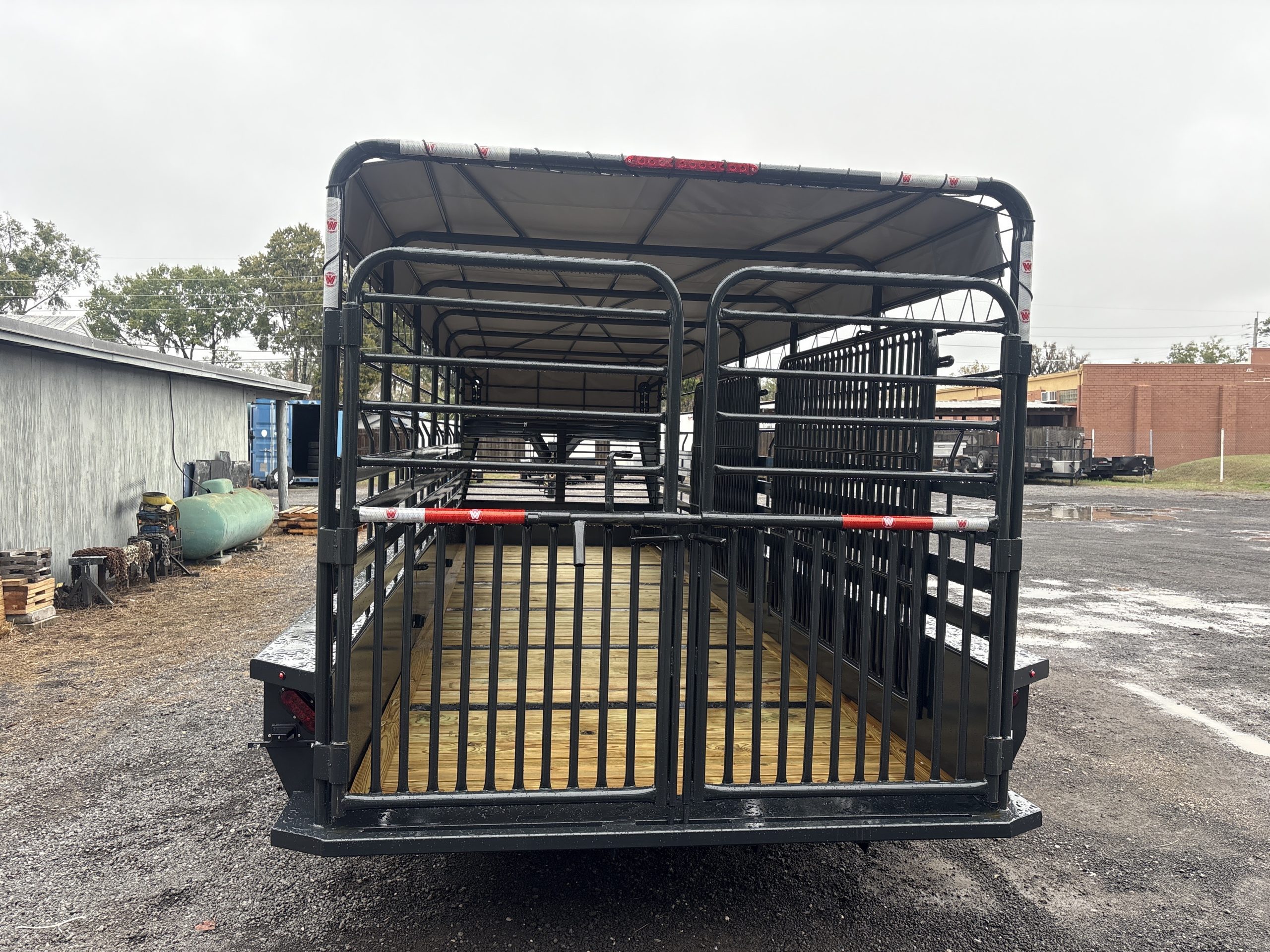 New 2026 Circle W 6.5 x 24 Gooseneck Livestock Trailer 14k GVWR - Image 4