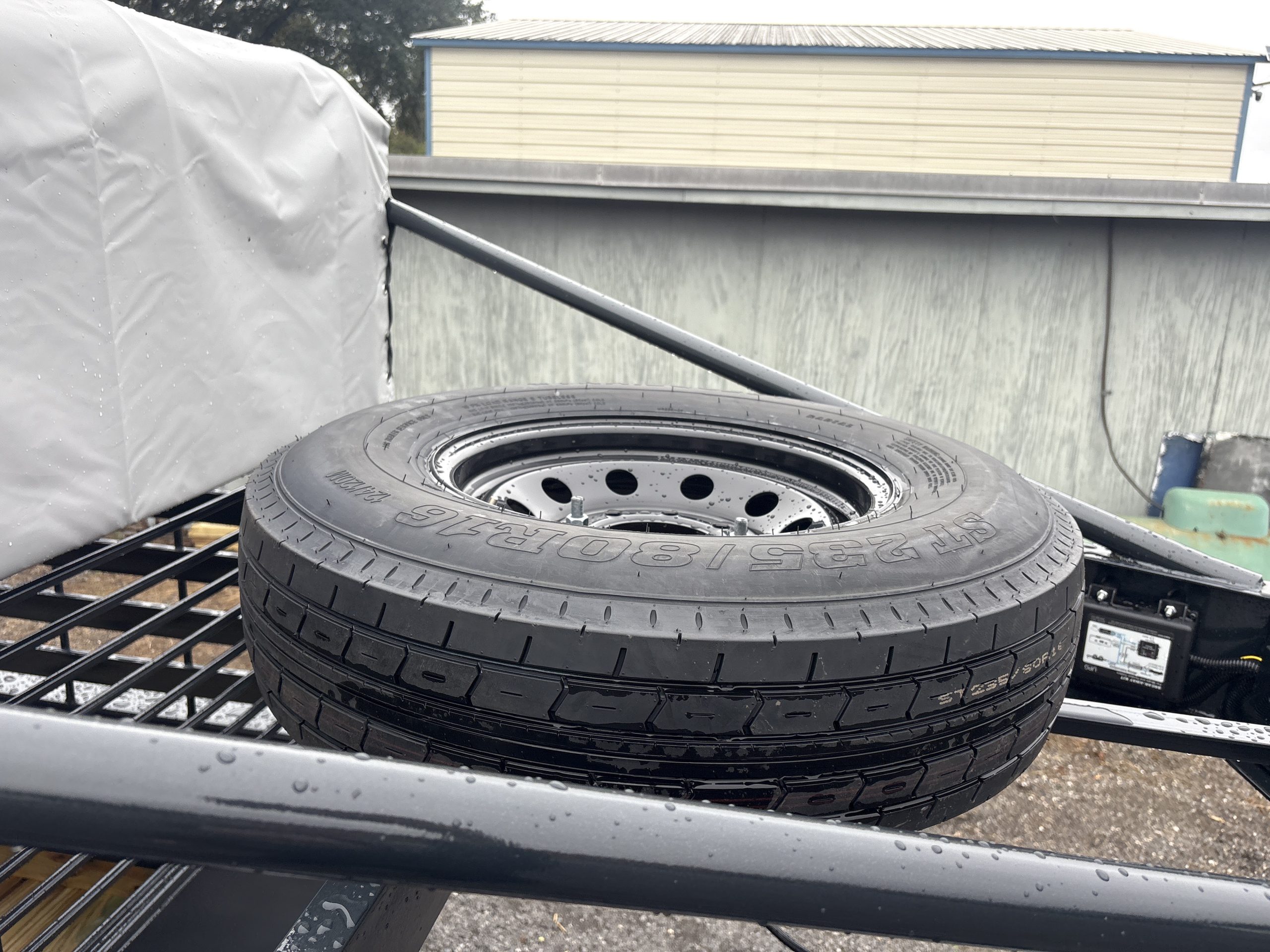 New 2026 Circle W 6.5 x 24 Gooseneck Livestock Trailer 14k GVWR - Image 7